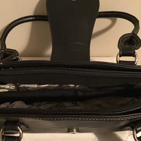 😎NWT, ROSETTI, shoulder purse, 3 interior compartments/ 2 zips compartment - Picture 6 of 6